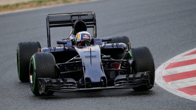 McLaren tiene un fallo hidráulico y Sainz da 161 vueltas