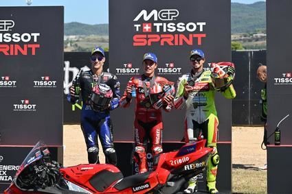 Marc Márquez alcanza su decimocuarta victoria en la Sprint tras la caída de su hermano en Barcelona