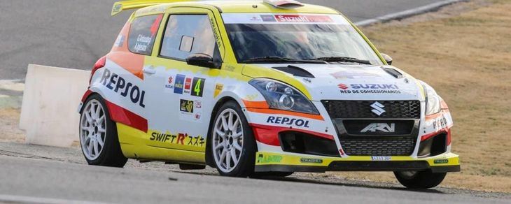 Suzuki invita a sus pilotos a probar Swift R+