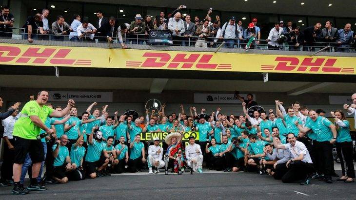 Hamilton gana y se acerca a Rosberg