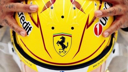Hamilton presenta su nuevo diseño de casco para Ferrari