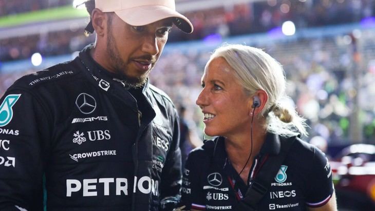 Hamilton regresa con su exentrenadora Angela Cullen al iniciar su etapa en Ferrari