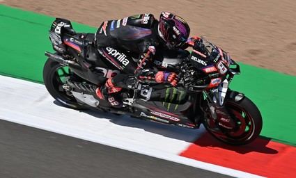 Jorge Martín conquista su primera pole en Silverstone con récord y mete presión a Márquez