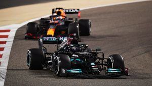 GP de Bahrein F1 2921: Victoria polémica de Hamilton. Sainz 8º y abandono de Alonso