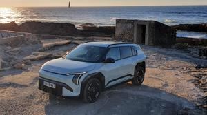 Probamos el KIA EV3 2025: un SUV eléctrico compacto con hasta 605 km de autonomía y un precio desde 23.600 euros
