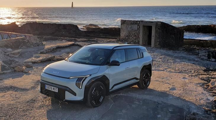 Probamos el KIA EV3 2025: un SUV eléctrico compacto con hasta 605 km de autonomía y un precio desde 23.600 euros