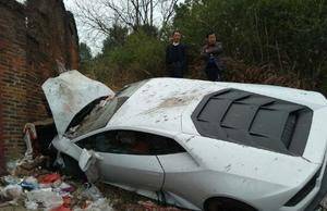 ¡Qué pena!, Lamborghini Huracán entre la basura