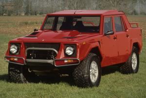 Lamborghini LM002: el todoterreno que se adelantó 40 años a su tiempo cumple aniversario