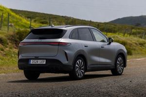 LEPAS L8: el SUV híbrido de 279 CV que ofrece hasta 1.100 km de autonomía y puede alimentar una nevera durante tus vacaciones