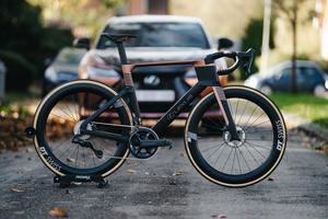 Lexus sorprende con su nueva Race Bike: una bicicleta premium inspirada en la competición profesional