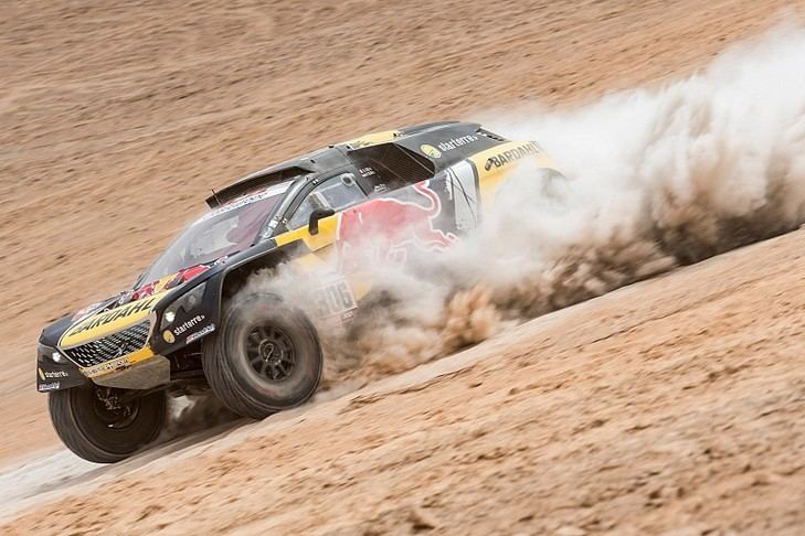 Loeb se enfanda y vuela. En motos Suntherland gana y brilla el español Santolino