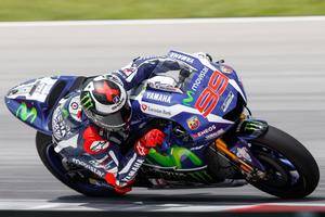 Lorenzo domina y le mete un segundo a Rossi