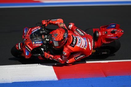 Marc Márquez domina la primera jornada del GP de San Marino