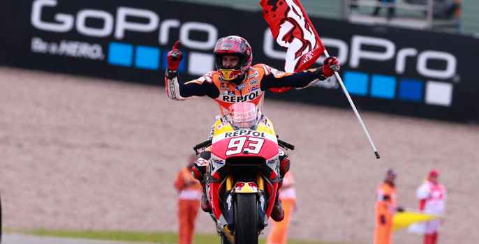 Márquez gana una carrera comprometida