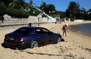 Rico, desempleado, aburrido y con un Maserati