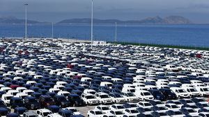 La electrificación impulsa el mercado de coches en mayo pese al estancamiento de las ventas