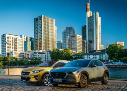 KIA XCeed frente al Mazda CX30