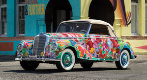 Un Mercedes muy 'Flower Power'