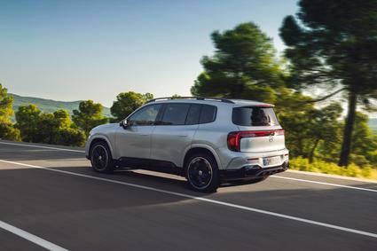 Mercedes-Benz presenta el nuevo GLB 100% eléctrico que ofrece una autonomía de hasta 629 km