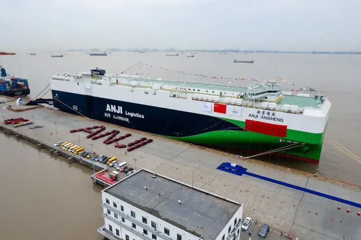 El Anji Ansheng: El buque de carga de vehículos más grande del mundo inicia su viaje a Europa con coches de MG