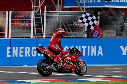 Fin de semana estelar: Marc Márquez se lleva la pole, la Sprint y el GP de Argentina