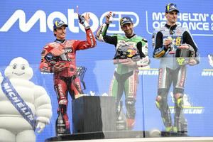 Johann Zarco conquista el "loco" Gran Premio de Francia