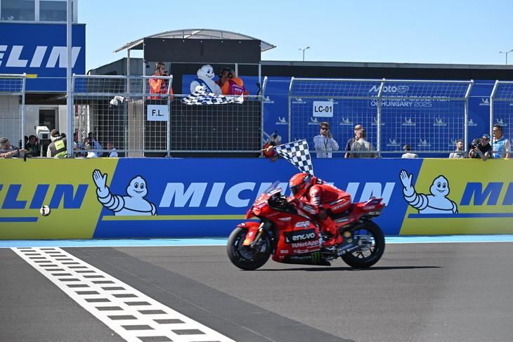 Marc Márquez arrasa en el Gran Premio Hungría con su séptimo doblete consecutivo