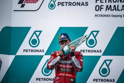 Enea Bastianini vuelve a lo más alto del podio en el GP de Malasia