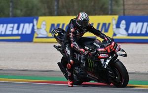 Bezzecchi da el primer golpe en Aragón: pole por delante de Marc Márquez y Álex Márquez