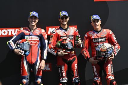 Bagnaia logra una pole de récord en Japón
