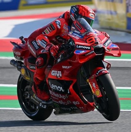 Marc Márquez se destaca en la práctica del Gran Premio de Austria con el mejor tiempo