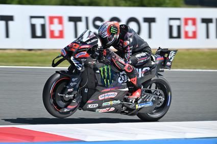 Bezzecchi vuela en Assen y deja un viernes marcado por el susto de Álex Márquez