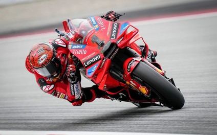 Pecco Bagnaia marca la pauta en la jornada inaugural del Gran Premio Solidario de Barcelona