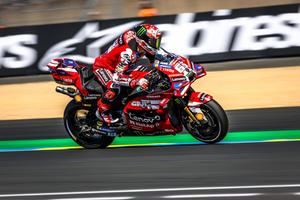 Francesco Bagnaia vuela en Le Mans y conquista la ‘pole’ ante Marc Márquez