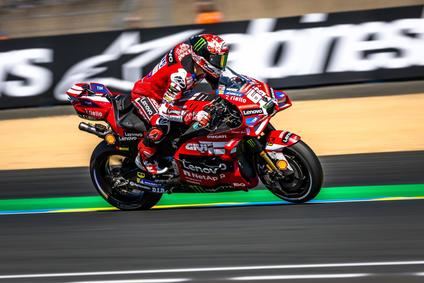 Francesco Bagnaia vuela en Le Mans y conquista la ‘pole’ ante Marc Márquez