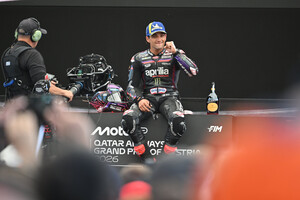Jorge Martín evita el quirófano y recupera el liderato de MotoGP
