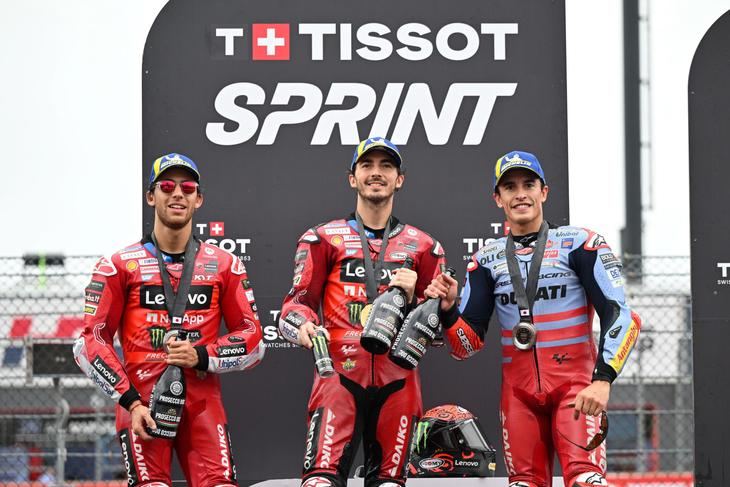Francesco Bagnaia conquista su tercera Sprint consecutiva en Motegi tras la caída de Acosta