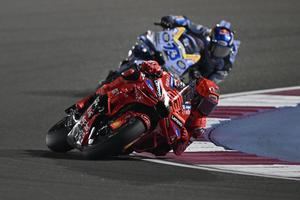 Marc Márquez logra su cuarta victoria consecutiva en la Sprint del Gran Premio de Qatar
