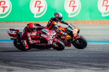 Acosta golpea primero en 2026: victoria histórica en el Sprint del GP Tailandia tras sanción a Márquez
