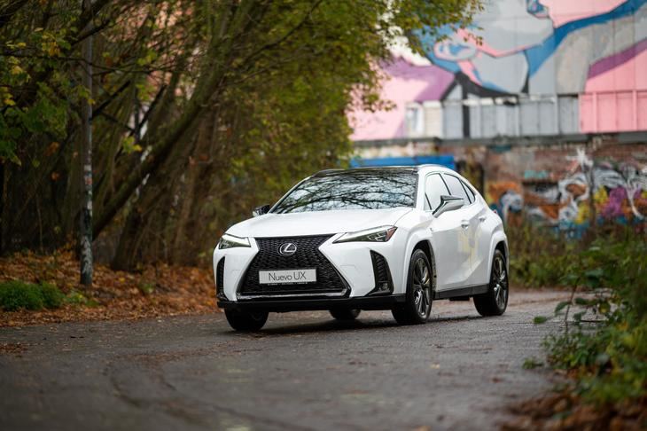 Nuevo acabado Premium del Lexus UX 2023