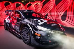 Toyota cambia el blanco y rojo por negro mate en sus Hypercars GR010 Hybrid y Yaris WRC Rally1