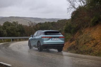 OMODA 7 SHS vs RAV4 y Sportage: más pantalla y hasta 92 km autonomía eléctrica