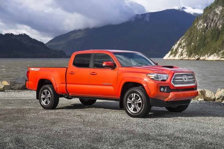 Un Toyota Tacoma que vuela por los aires