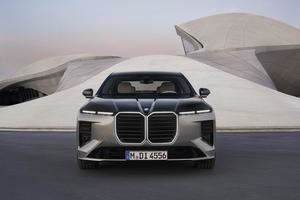 BMW renueva el Serie 7 con hasta 728 km de autonomía, más tecnología y precios desde 121.400 euros