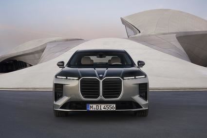 BMW renueva el Serie 7 con hasta 728 km de autonomía, más tecnología y precios desde 121.400 euros
