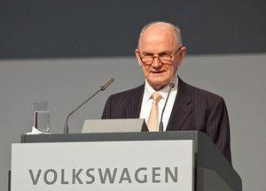 Piech, el amo de Volkswagen, dimite