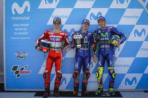 Viñales, Lorenzo y Rossi dan la campanada