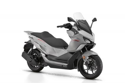 QJ MOTOR lanza el scooter GT FORT 125N a un precio de 3.999 euros