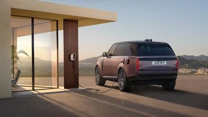 El Range Rover más potente y tecnológico ya es eléctrico: 550 CV, 600 km y 163.250 euros