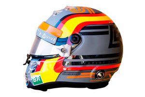 Carlos Sainz estrena casco y equipo